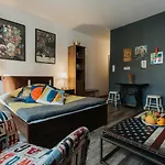 Singer Retro Studio In Kazimierz